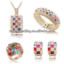 Vente en gros Ensemble de bijoux plaqué or à l'épreuve des diamants colorés de luxe à diamants colorés 011120810